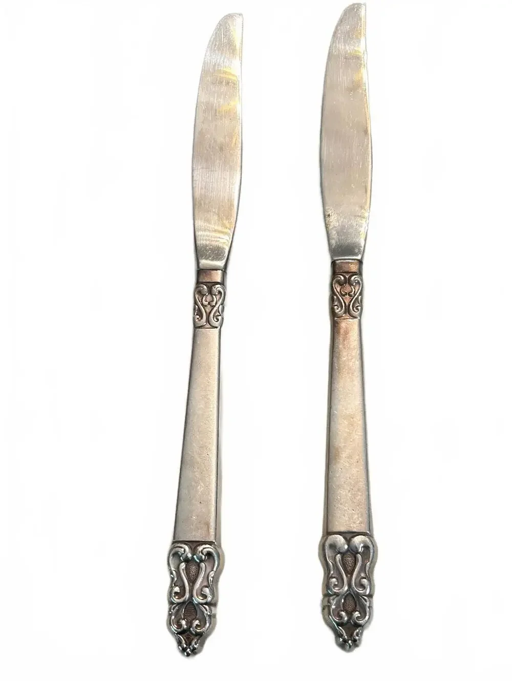 1847 Rogers Bros King Frederik Silverplate Dinner Knives, Set of 2